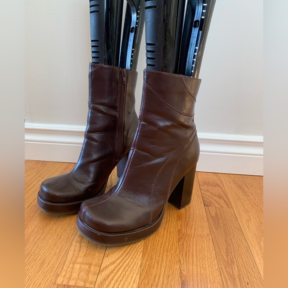 Vintage Shoes - 90s Heeled Booties